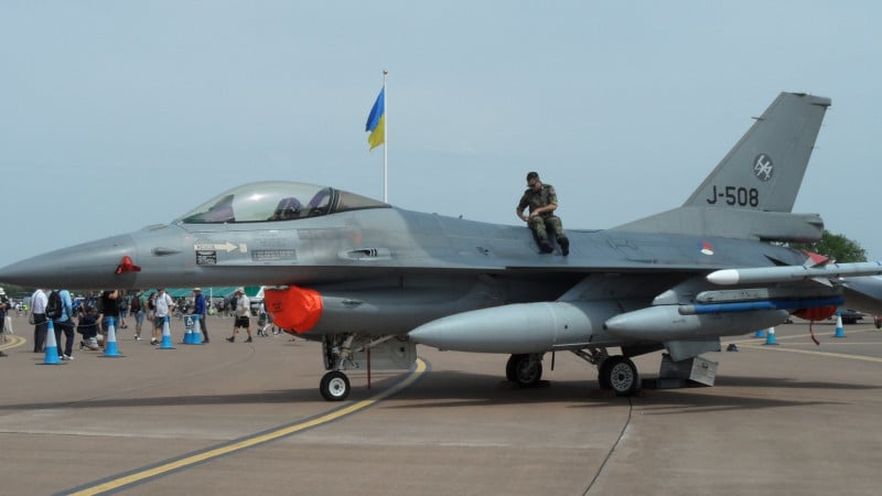 Forbes каза кога холандските F-16 и руските Су35 ще се сблъскат над Украйна