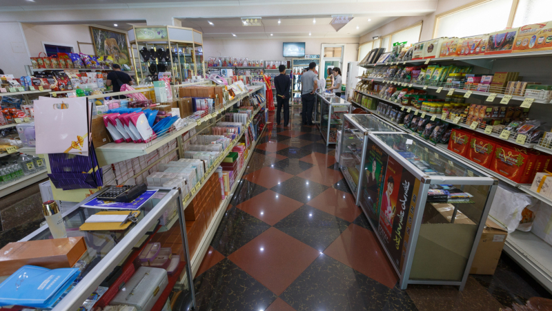 40 долара за олио, 50 цента за водка - цените в магазините в Северна Корея ще ви смаят