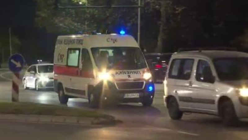 Извънредно в БЛИЦ! Кошмар по празните улици на София, линейка лети към болницата ВИДЕО