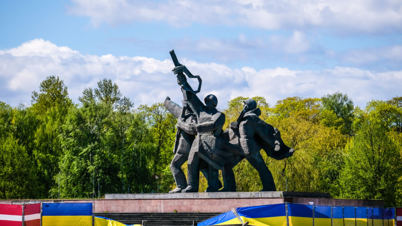 От Талин до Киев, от Рига до Лвов: Над 4000 съветски паметника са демонтирани