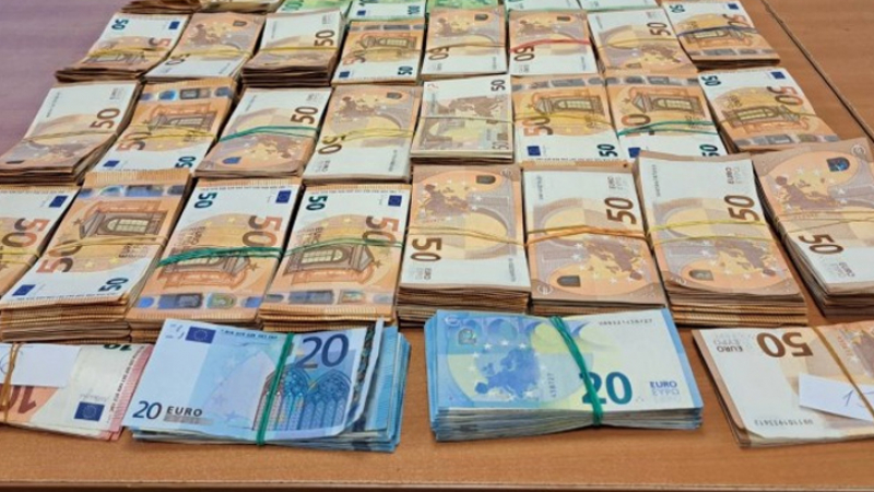 Каквото посееш, това ще пожънеш: Откриха над €71 000 под чували с картофи в Оряхово
