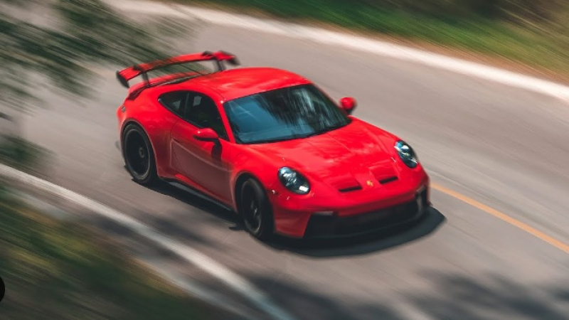 Чист рев на двигателя и спиращи дъха гледки: Изумително ВИДЕО на Porsche 