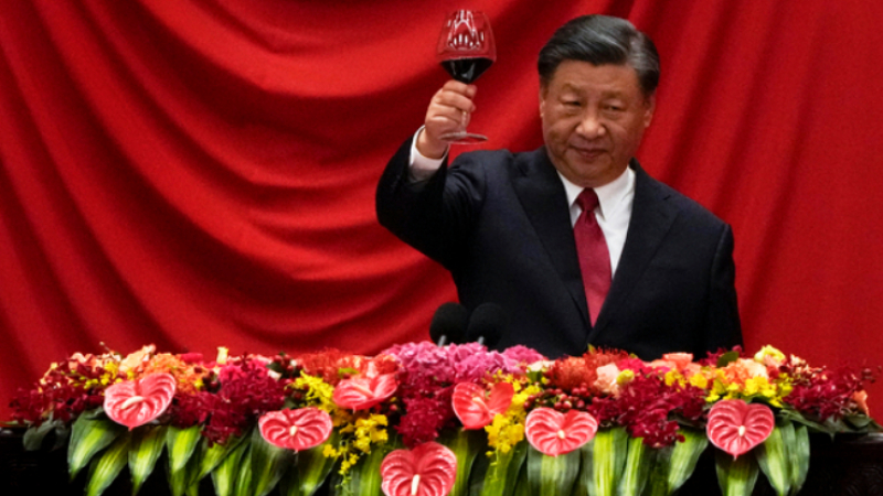 Си Цзинпин обеща "обединяване" с Тайван и вдигна наздравица