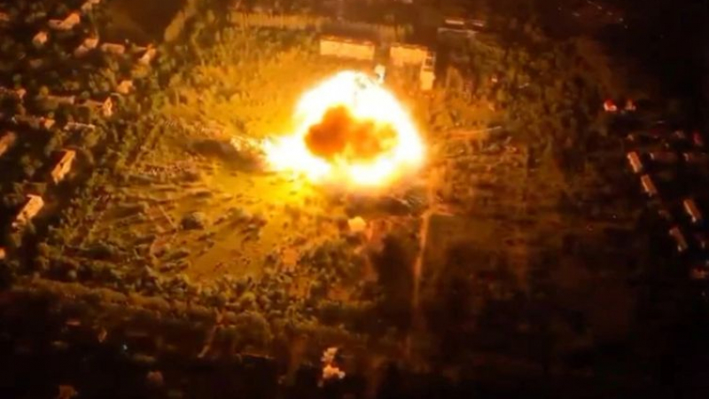 "Ройтерс": Руските войски с групов удар по военните заводи в Киев и предградията