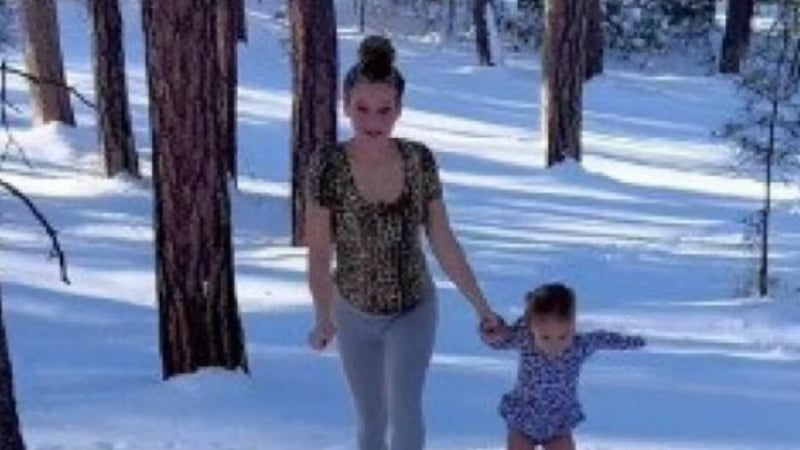 Бременна рускиня шокира всички в мрежата, вижте какво направи в снега ВИДЕО