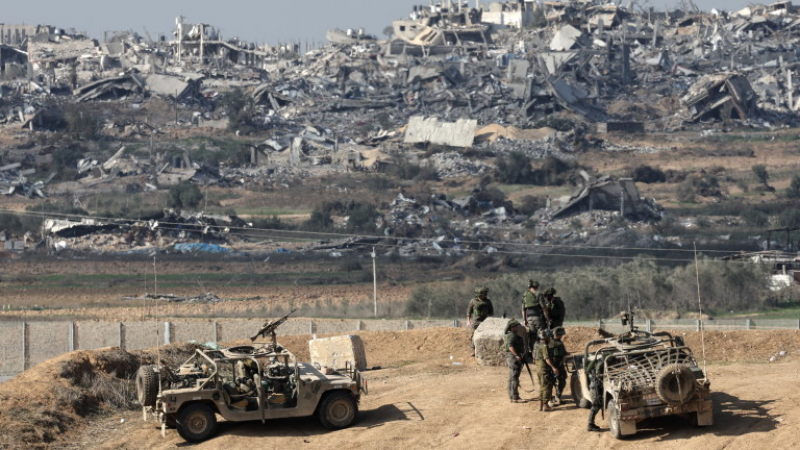 Необитаема земя: Израел с мощни удари по Ивицата Газа, а "Хизбула" със смъртоносна закана