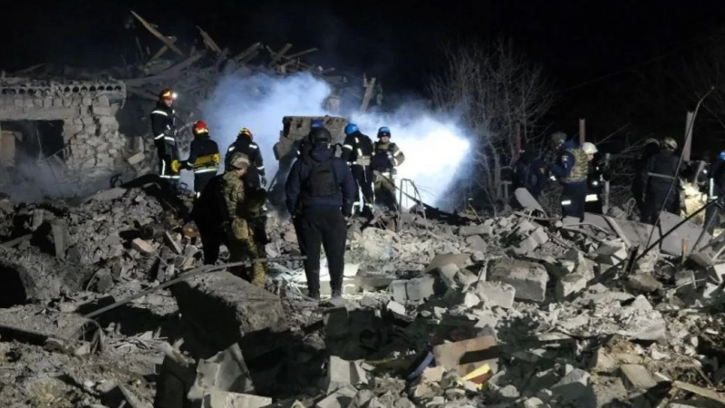 Навръх "старата Бъдни вечер": Русия уби с ракети С-300 деца и възрастни в Покровск 