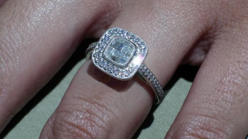 Вероника с шокираща семейна история: Видях бъдещата ми свекърва да носи годежния ми пръстен и…