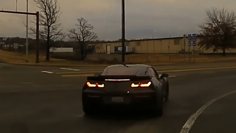 Джигит с Corvette се изплъзна като призрак при преследване с полицаи ВИДЕО 