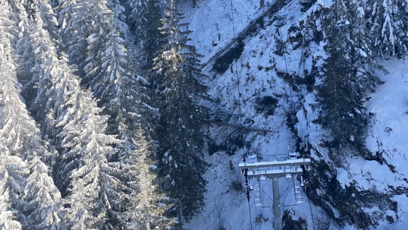 Кошмар в Алпите, кабинка с цяло семейство падна в пропаст