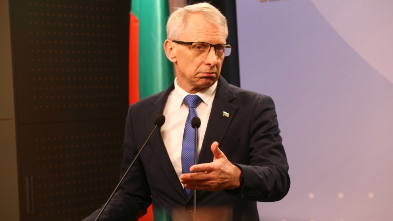 Politico съсипа Денков: Българският премиер разби надеждите на страната си