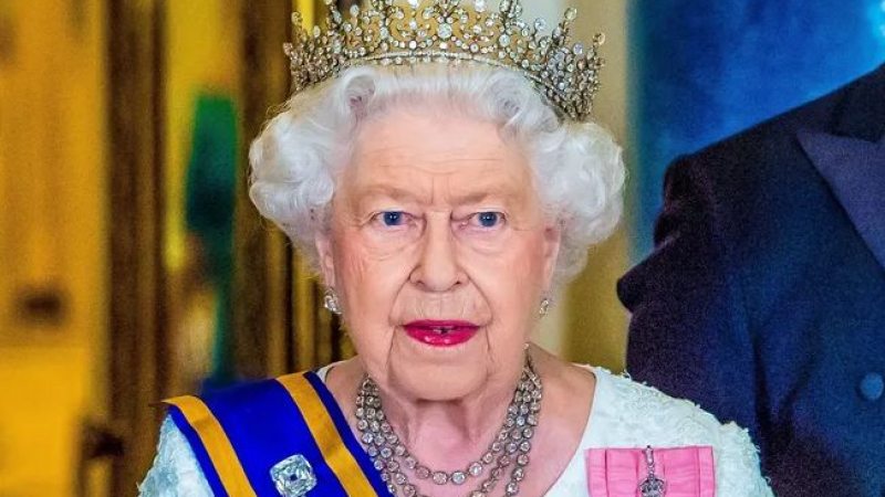 Личният секретар на Елизабет II разкри шокиращи детайли около смъртта й