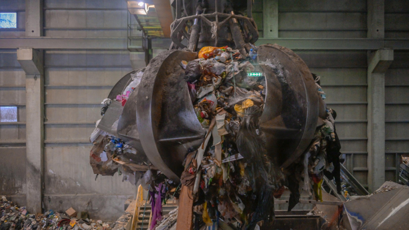 Първа версия за извънредната ситуация в завода за боклук в София