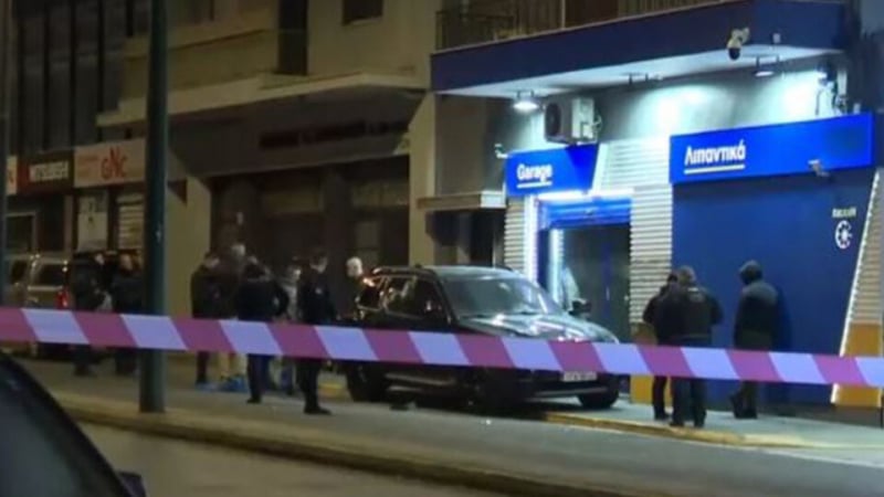 Война в Атина: Мафиоти стрелят с калашници, убиха с 80 куршума шеф на банда за... ВИДЕО