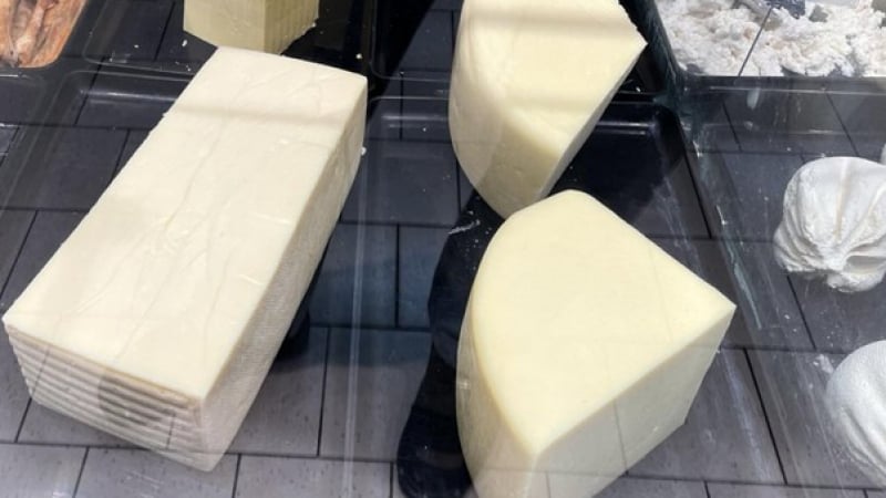 Къде и как сме изяли 12 000 тона сирене менте, обясни експерт