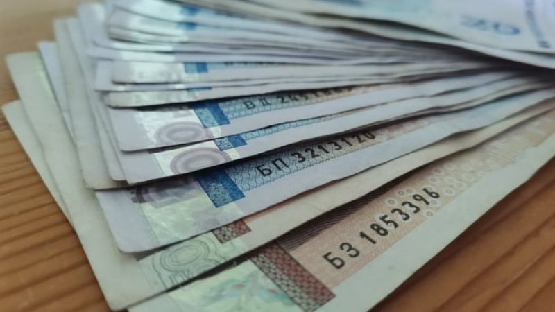 Без таван: Дават 4300 лева пенсия на 4-ма велможи в България