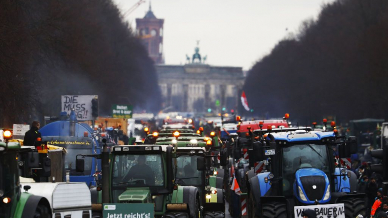 Невиждана гледка в центъра на Берлин, какво искат фермерите ВИДЕО