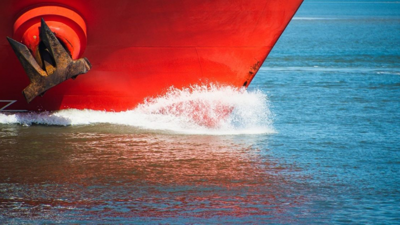 Нов екшън: Ракета удари гръцки кораб в Червено море