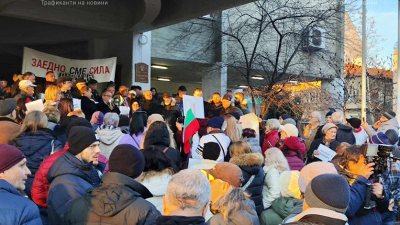 В Пловдив ври и кипи заради "Альоша", намеси се и полиция СНИМКИ