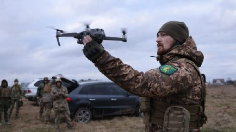 Украински разузнавачи удариха важен обект в града на Путин, дронът прелетял над двореца му СНИМКИ