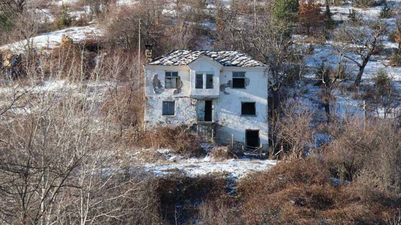 БГ аномалия: В това затънтено село се продават имоти за стотици хиляди евро, а хора няма СНИМКИ