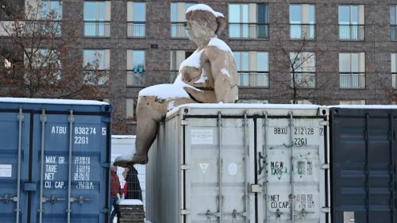 Статуя на голата Меркел разбуни Хамбург СНИМКИ 