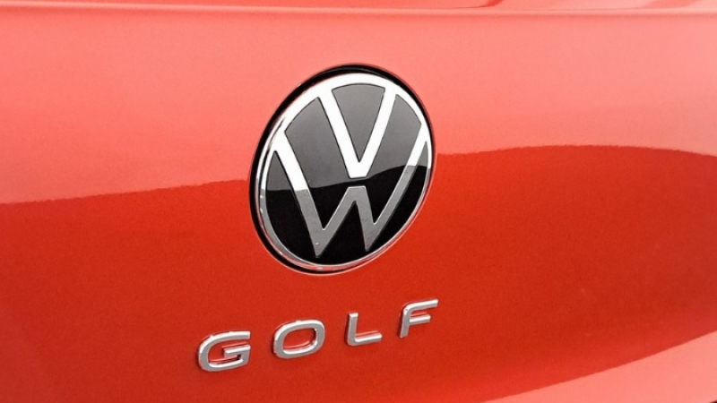 Разсекретиха напълно новия Volkswagen Golf преди премиерата СНИМКИ