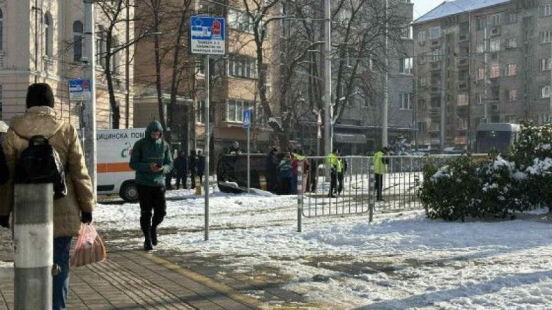 Бясна каскада на кола шашардиса всички край Руски паметник в София