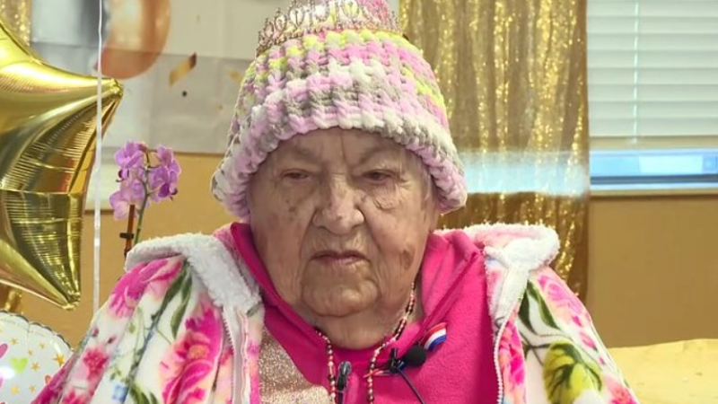 101-годишна жена сподели неочакваната тайна за дълголетието си СНИМКИ