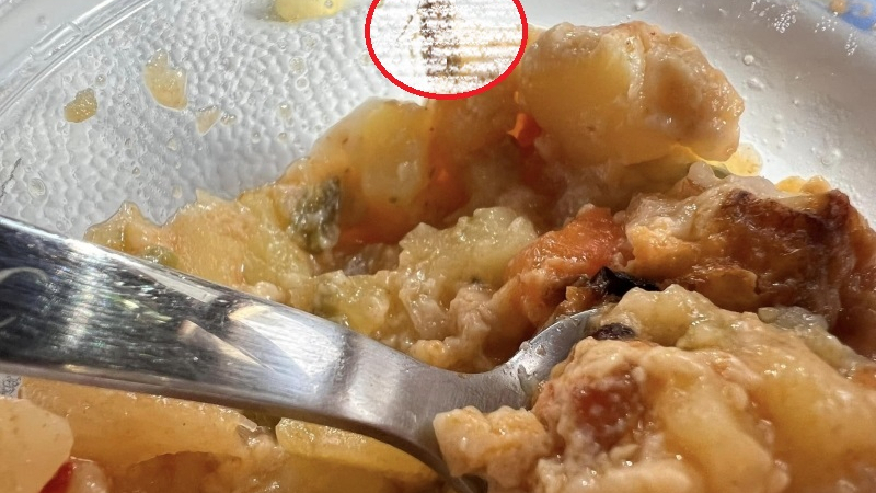Отврат: Майка откри нещо гнусно в храна от детската кухня в Монтана СНИМКИ