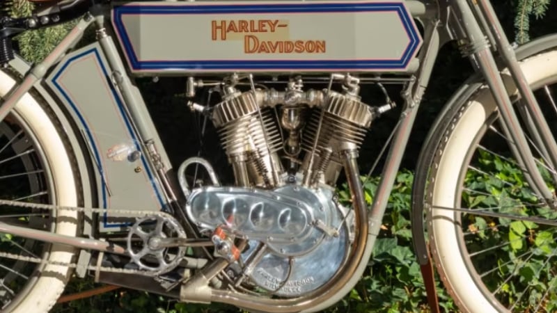 Стар мотоциклет Harley-Davidson се продава на цената на суперавтомобил СНИМКИ