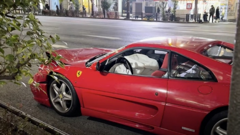 Много скъпа катастрофа: Сблъскаха се Ferrari и Maybach за 400 хил. долара СНИМКИ