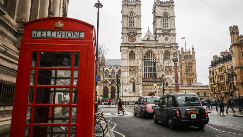 Шок! Разпродават емблематичните червени телефонни кабини в Лондон 