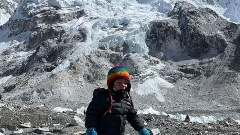 2-годишно дете стигна до базовия лагер на Еверест ВИДЕО