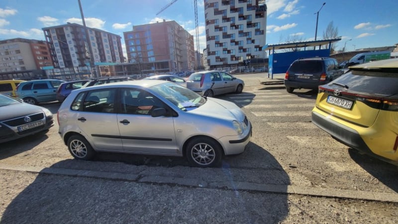 Има ли нарушение тук? Паркиране в София разбуни мрежата СНИМКИ