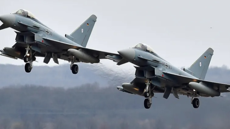 Напрежение във въздуха: Вдигнаха германски изтребители заради руски военен самолет