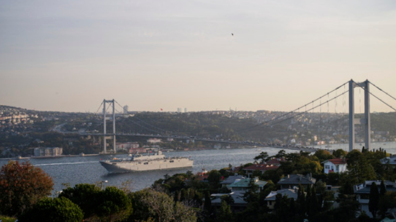 Свиреп сблъсък между два огромни кораба в Босфора