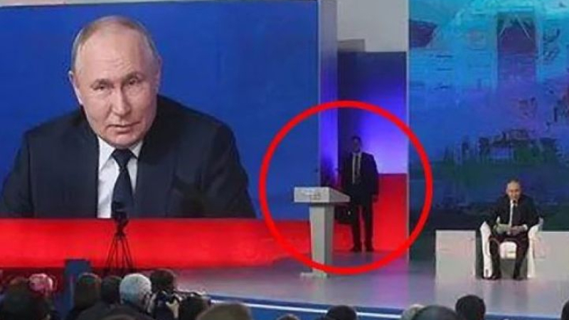 Нервен бодигард пази Путин със специално куфарче на събитие в Москва ВИДЕО 