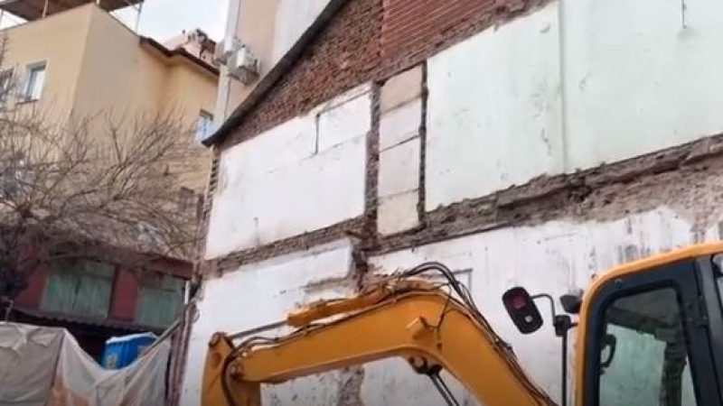 Строеж на хотел предизвика свлачище в Пловдив и остави хора на улицата