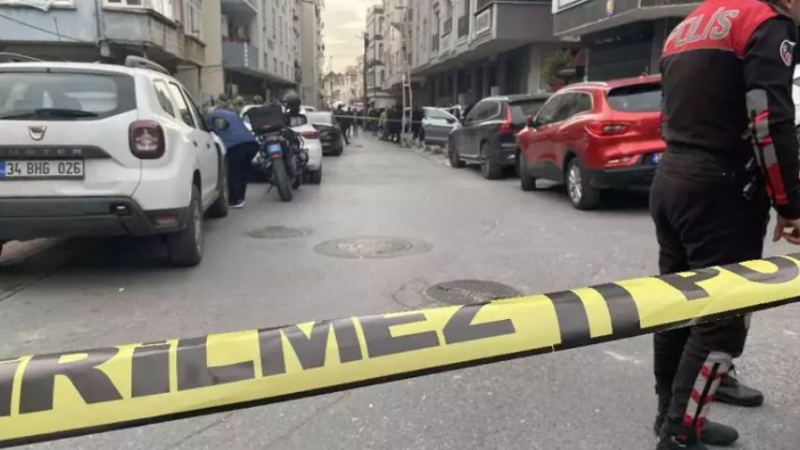 Дъжд от куршуми вали от бял джип без регистрационен номер в Истанбул СНИМКИ