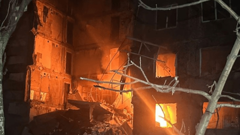 Русия порази два пъти Селидово: Разрушена е сграда и болница, има хора под развалините ВИДЕО