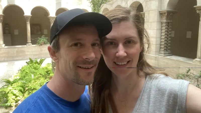 Жена от САЩ намери бъдещия си съпруг в кофа за боклук СНИМКИ