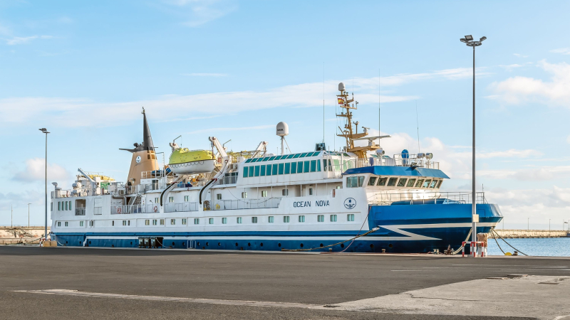 Круизен кораб-джудже вози шепа хора на уникално пътуване за много пари 