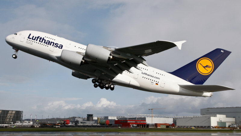 Какво се случва: Голяма авиокомпания отмени много полети до София
