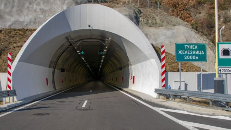 Голяма новина за АМ „Струма“ от най-дългия тунел в България