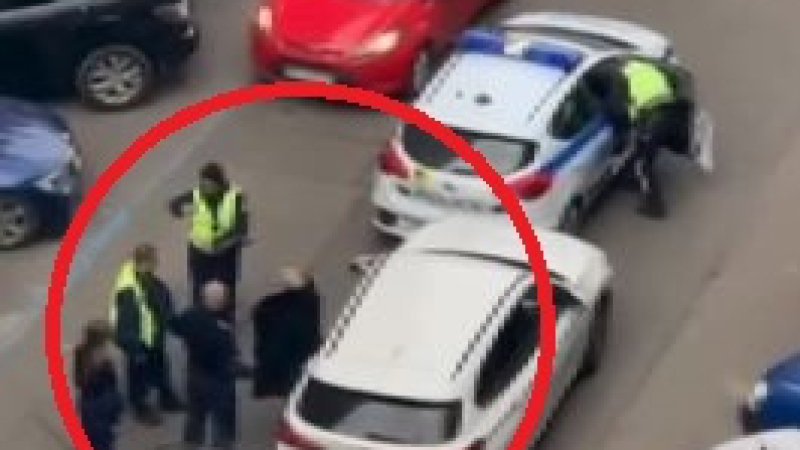 Полицейска гонка в Бургас: Бясната шофьорка духа калпаво и... ВИДЕО