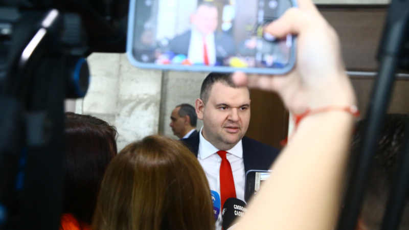 Пеевски: Христо Иванов тласка България към нови избори