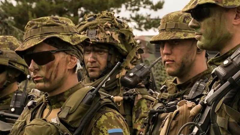 Премиерът на Словакия: Страни от ЕС и НАТО обмислят изпращането на свои военни в Украйна