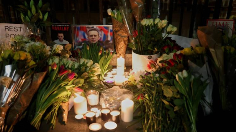 Погребват Навални в Москва, ще гъмжи от полиция 