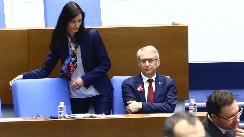 Политолог разкри как с оставката на Денков натискат ГЕРБ и кой министър ще изгърми 